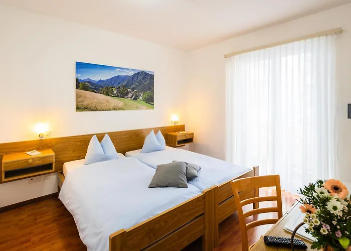 Rondinella 2* لوكارنو